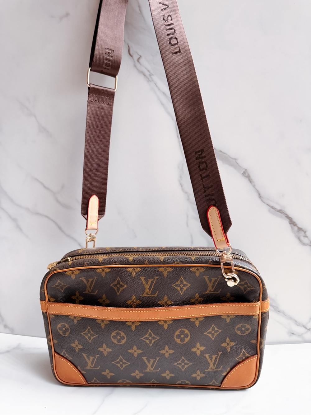 Louis Vuitton Monogram Clutch as Crossbody - Picture 2 of 15